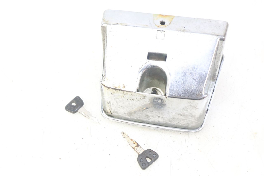 photo de SCATOLA PORTAOGGETTI YAMAHA XV VIRAGO 750 (1984 - 1998) - Dettaglio del componente