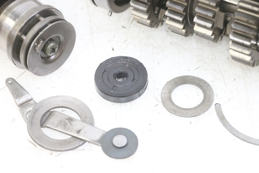 photo de CASSA DEL CAMBIO SUZUKI GS GSE 500 (2001 - 2003) - Vista d'insieme del prodotto