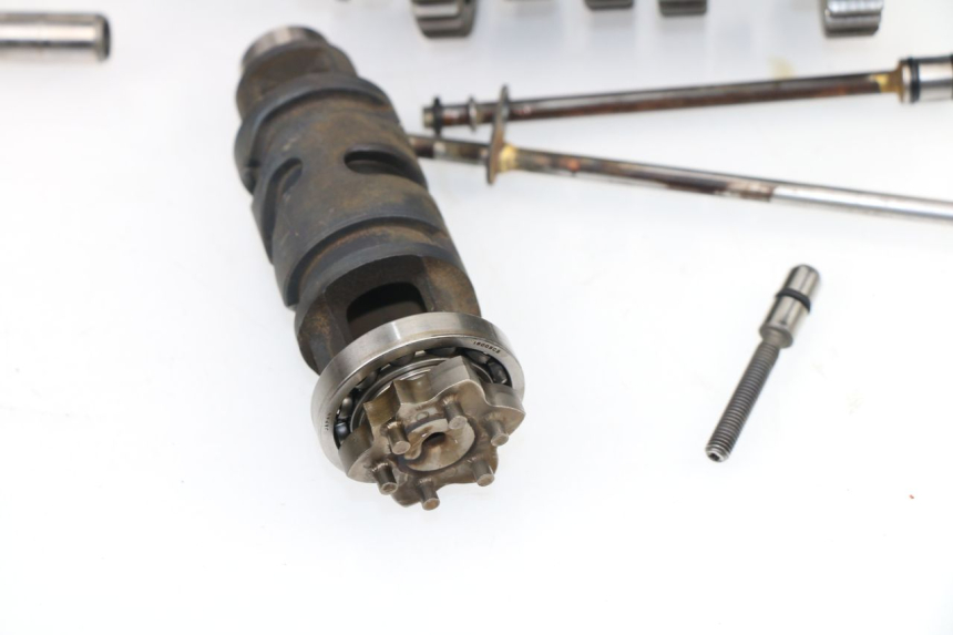 photo de Scatola del cambio YAMAHA XJ6 ABS 600 (2008 - 2016) - Dettagli dei punti di fissaggio