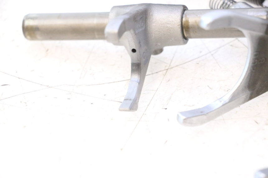 photo de CAMBIO YAMAHA YZF R6 600 (2008 - 2009) - Dettagli dei punti di fissaggio