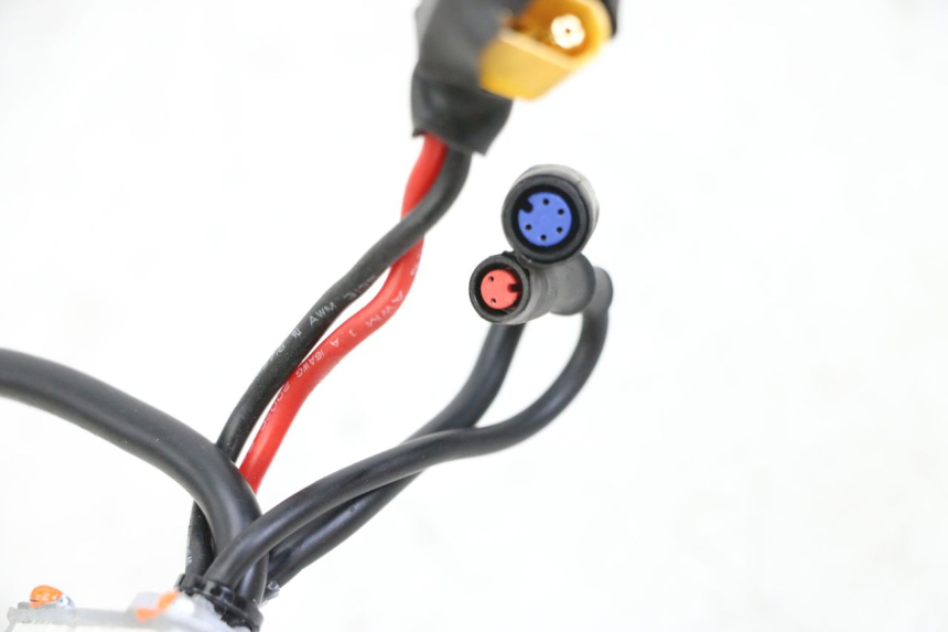 photo de BOITIER CDI URBANGLIDE 100XS 1 - Stato della superficie e materiale