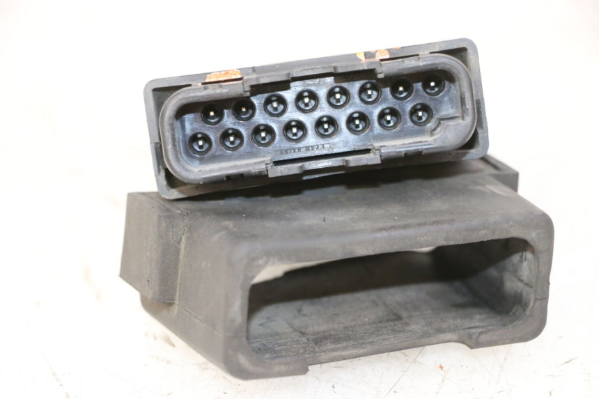 photo de CENTRALINA CDI HONDA CBR RR FIREBLADE 900 (1992 - 1994) - Dettagli dei punti di fissaggio