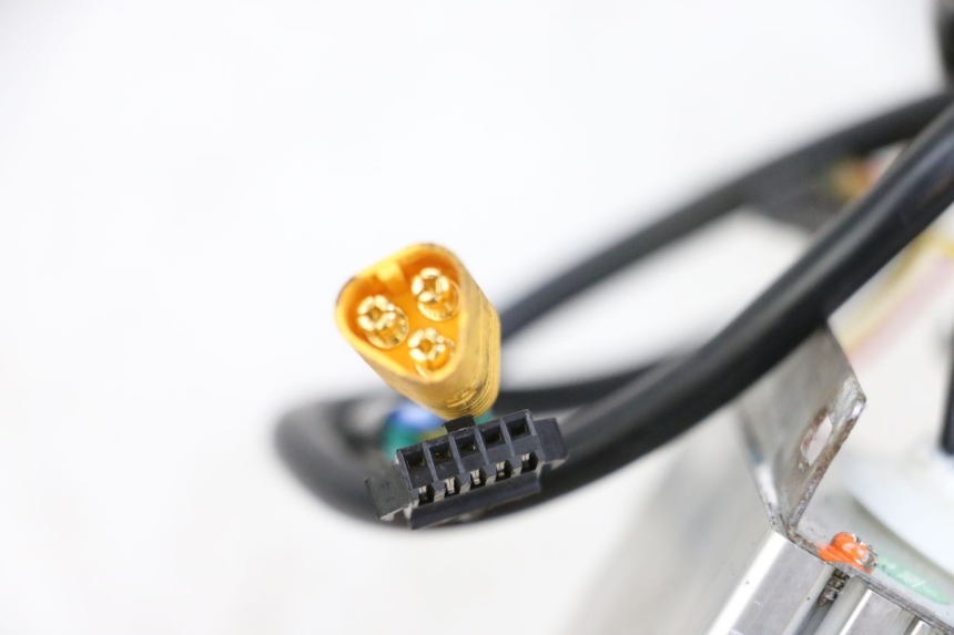 photo de CENTRALINA CDI KUKIRIN G2 MASTER 1 - Dettagli dei punti di fissaggio