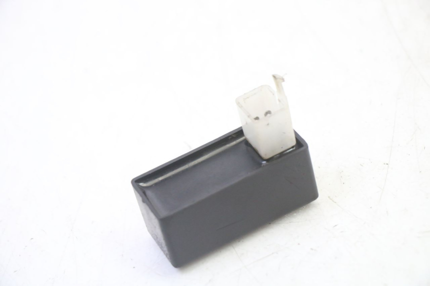 photo de BOITIER CDI PEUGEOT SPEEDAKE 50 (1995 - 1997) - Altra angolazione