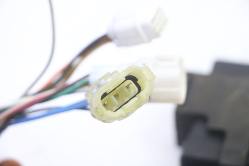 photo de CENTRALINA CDI YAMAHA YP MAJESTY 125 (2007 - 2010) - Dettagli dei punti di fissaggio