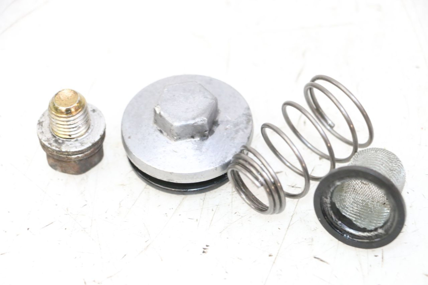 photo de TAPPO OLIO MOTORE KYMCO AGILITY 4T 50 (2005 - 2018) - Vista principale