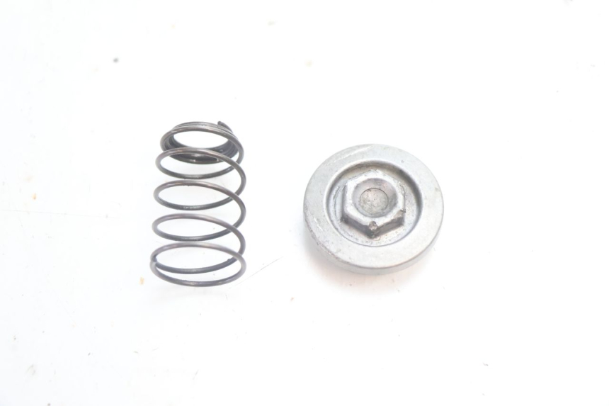 photo de TAPPO OLIO MOTORE HONDA FES S-WING SWING ABS 125 (2007 - 2015) - Vista principale