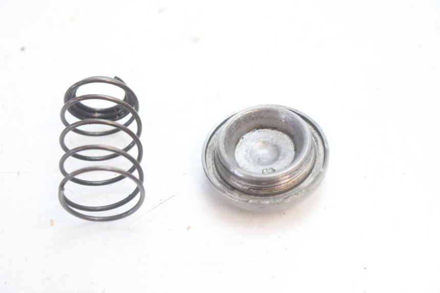 photo de TAPPO OLIO MOTORE HONDA FES S-WING SWING ABS 125 (2007 - 2015) - Zoom sullo stato d'uso