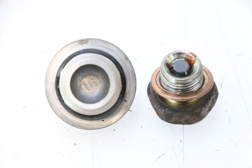 photo de TAPPO OLIO MOTORE SUZUKI GSF N BANDIT 1200 (2001 - 2005) - Dettaglio del componente