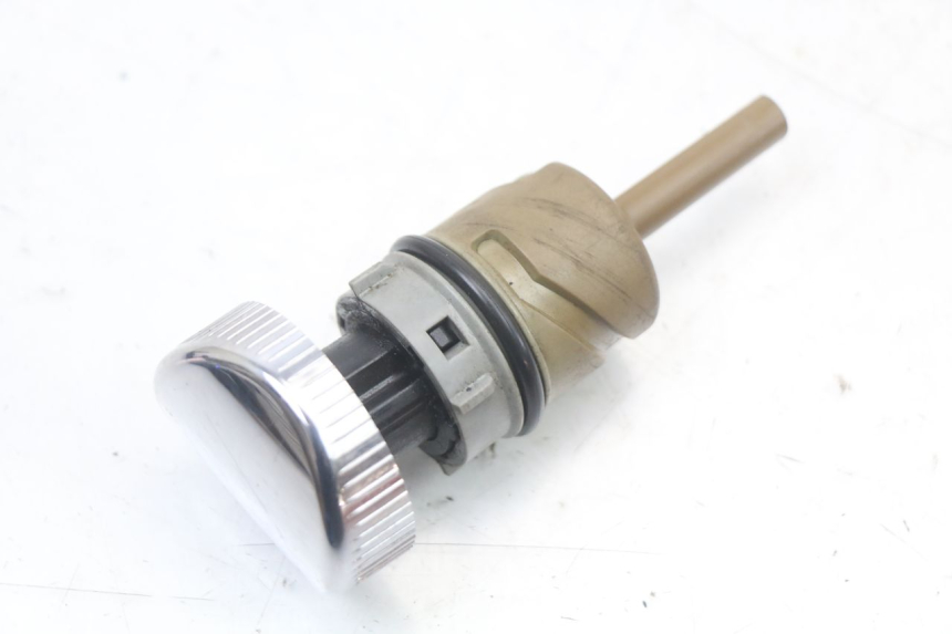 photo de TAPPO OLIO MOTORE HARLEY DAVIDSON SPORTSTER XL CUSTOM 883 (1999 - 2006) - Zoom sullo stato d'uso