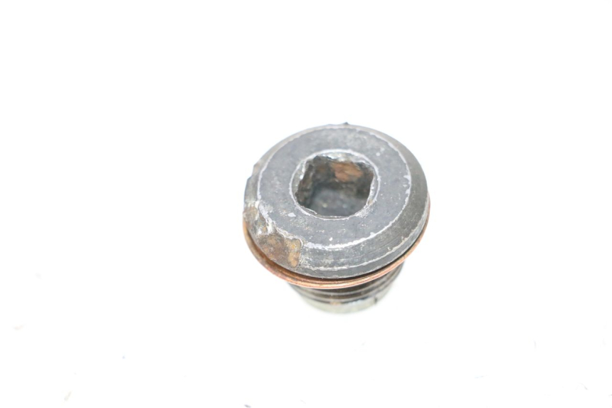 photo de TAPPO OLIO MOTORE PEUGEOT SATELIS COMPRESSOR K15 125 (2006 - 2009) - Zoom sullo stato d'uso
