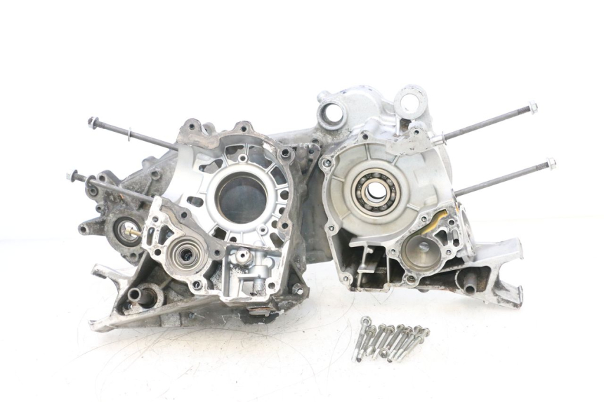 photo de TAPPO OLIO MOTORE PEUGEOT SATELIS COMPRESSOR K15 125 (2006 - 2009) - Primo piano tecnico