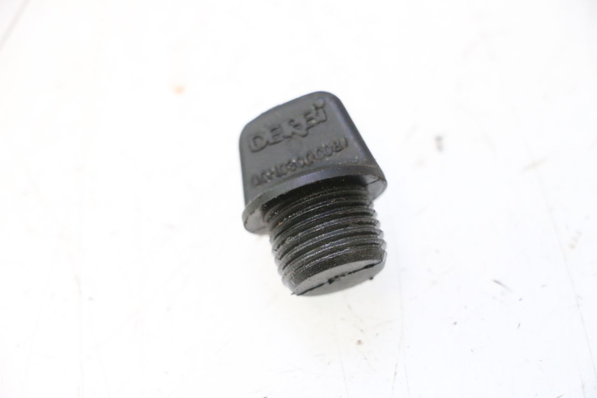 photo de TAPPO OLIO MOTORE DERBI SENDA 50 (2003 - 2005) - Zoom sullo stato d'uso