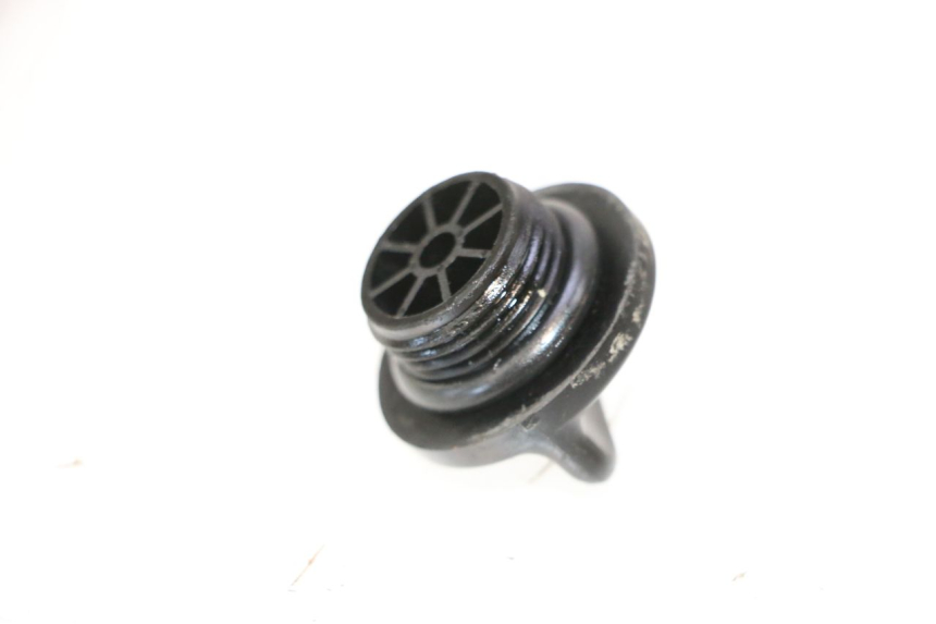 photo de TAPPO OLIO MOTORE SUZUKI SV S 650 (2003 - 2009) - Dettaglio del componente