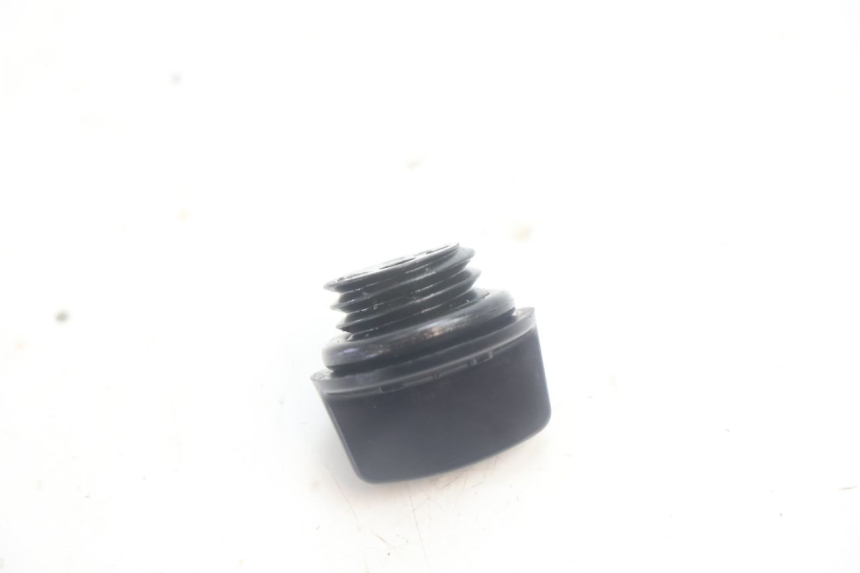 photo de TAPPO OLIO MOTORE HONDA XLV VARADERO 125 (2007 - 2012) - Altra angolazione