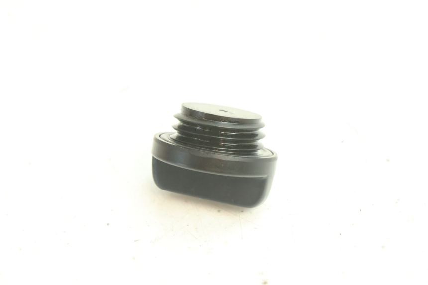 photo de TAPPO OLIO MOTORE YAMAHA YZF R6 600 (2008 - 2009) - Zoom sullo stato d'uso