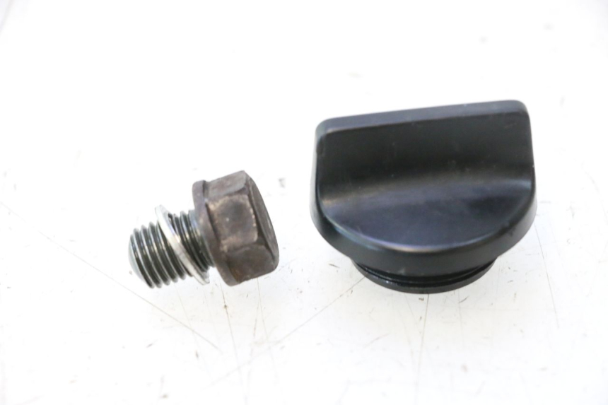 photo de TAPPO OLIO MOTORE KAWASAKI ZZR 600 (1995 - 2004) - Vista principale