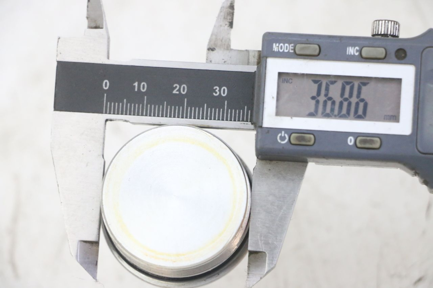 photo de TAPPO FORCELLA HONDA CBF 500 (2004 - 2007) - Dettaglio del componente