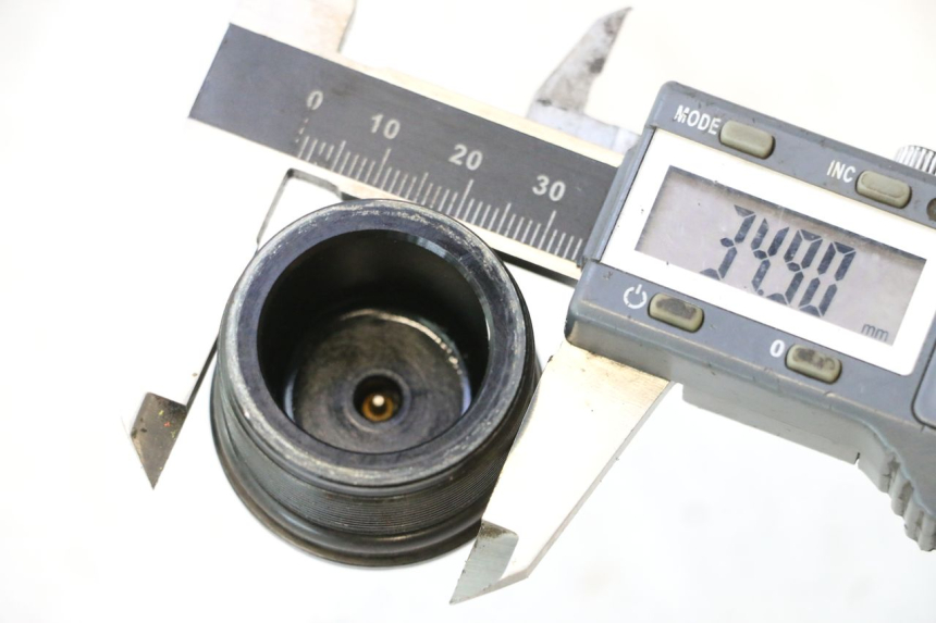 photo de TAPPO FORCELLA SUZUKI DR S 600 (1985 - 1989) - Dettaglio del componente