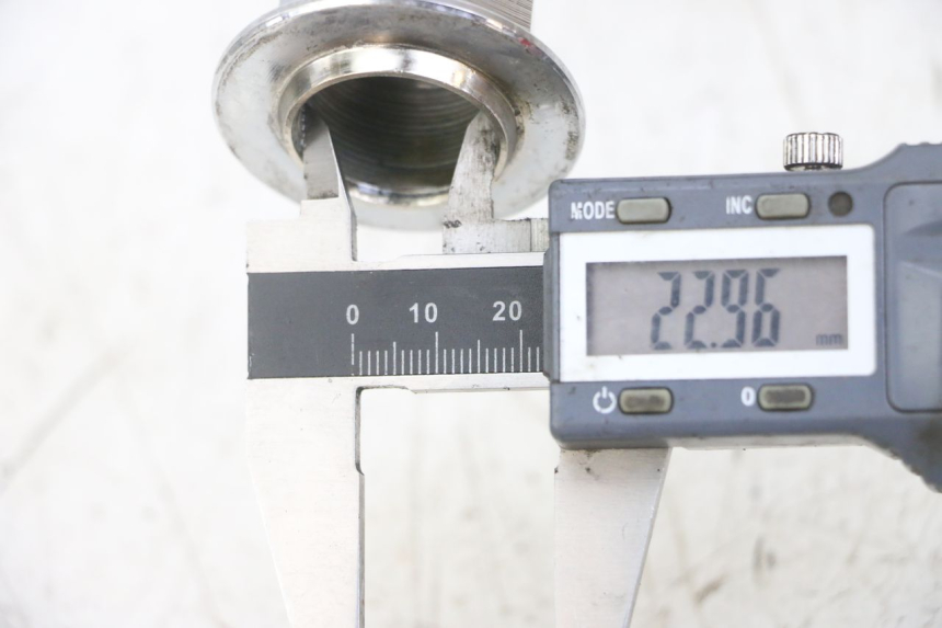 photo de TAPPO FORCELLA ROYAL ENFIELD HYMALAYAN 410 (2016 - 2023) - Dettaglio del componente