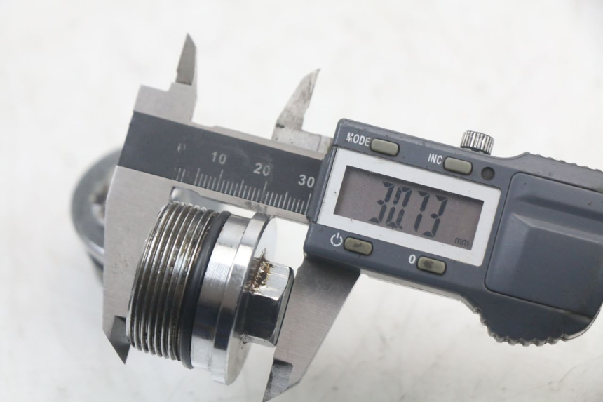 photo de TAPPO FORCELLA PEUGEOT SATELIS 125 (2006 - 2009) - Primo piano tecnico