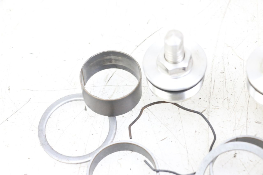 photo de TAPPO FORCELLA SUZUKI GSX F GSXF 650 (2007 - 2015) - Dettagli dei punti di fissaggio