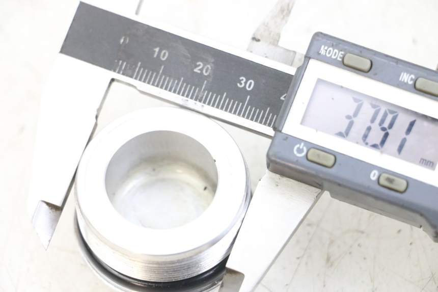 photo de TAPPO FORCELLA SUZUKI SV N 650 (1999 - 2002) - Dettaglio del componente