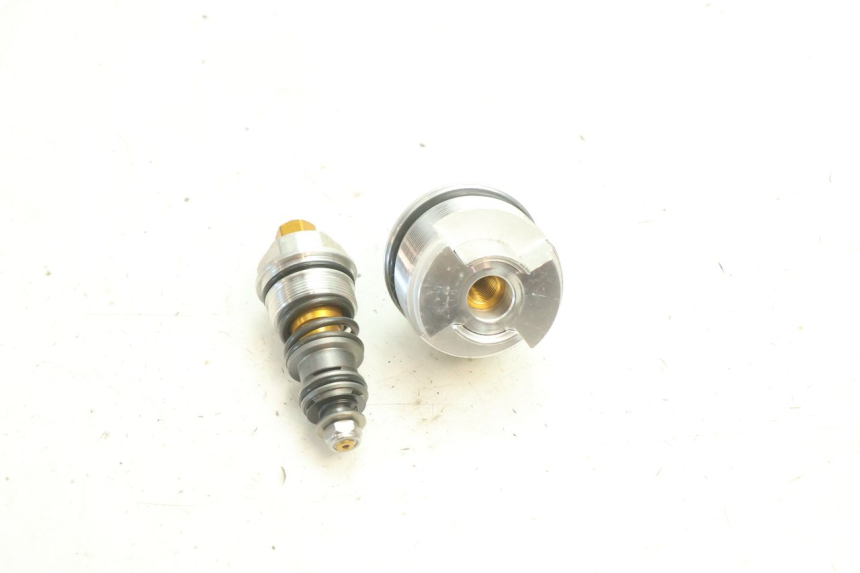 photo de TAPPO FORCELLA YAMAHA YZF R6 600 (2008 - 2009) - Altra angolazione