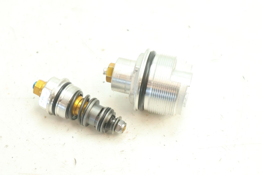 photo de TAPPO FORCELLA YAMAHA YZF R6 600 (2008 - 2009) - Primo piano tecnico