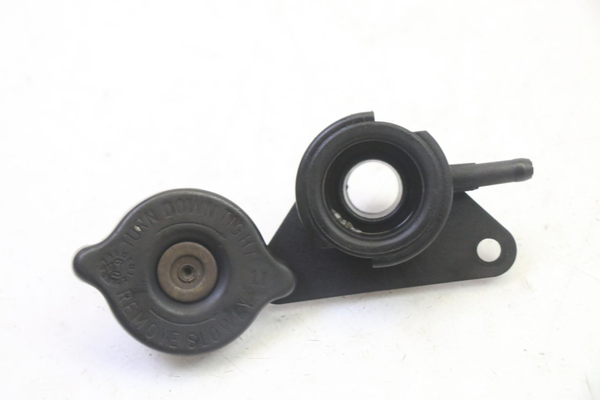 photo de TAPPO DEL RADIATORE SUZUKI BURGMAN 125 (2007 - 2014) - Vista principale