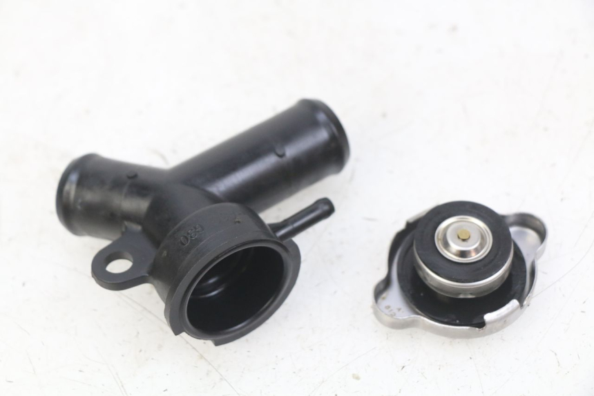 photo de TAPPO DEL RADIATORE HONDA CB R 1000 (2018 - 2023) - Altra angolazione