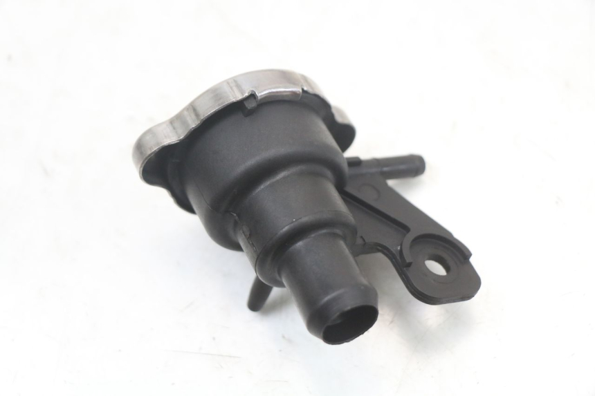 photo de TAPPO DEL RADIATORE KYMCO DINK STREET ABS 125 (2011 - 2018) - Primo piano tecnico