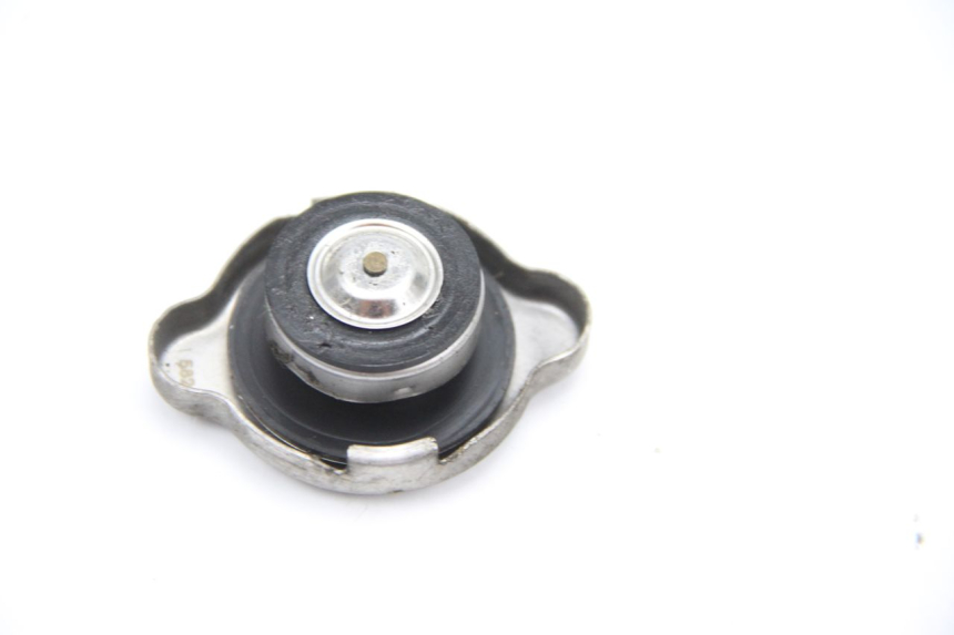 photo de TAPPO DEL RADIATORE HONDA FES PANTHEON 125 (2003 - 2007) - Dettaglio del componente