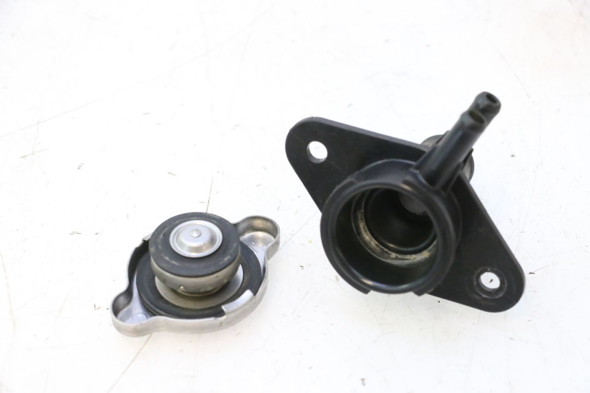 photo de RADIATORE YAMAHA FJR 1300 (2001 - 2005) - Zoom sullo stato d'uso