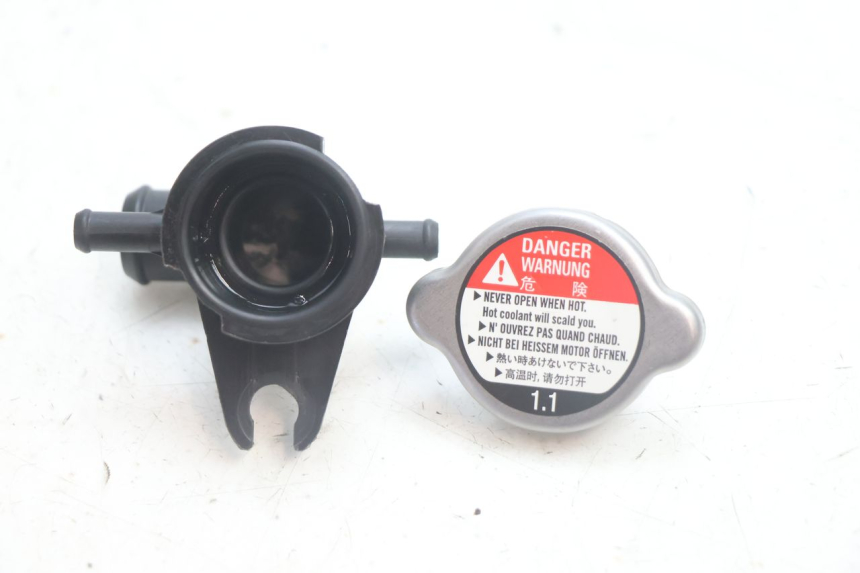 photo de RADIATORE HONDA FJS SILVER WING SILVERWING 400 (2005 - 2008) - Vista principale