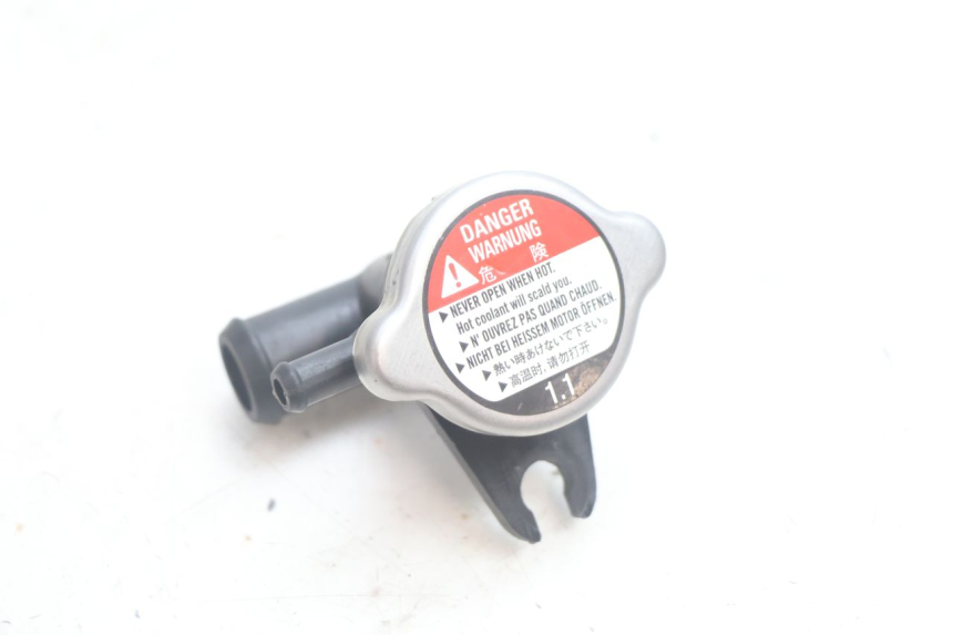 photo de RADIATORE HONDA FJS SILVER WING SILVERWING 400 (2005 - 2008) - Zoom sullo stato d'uso