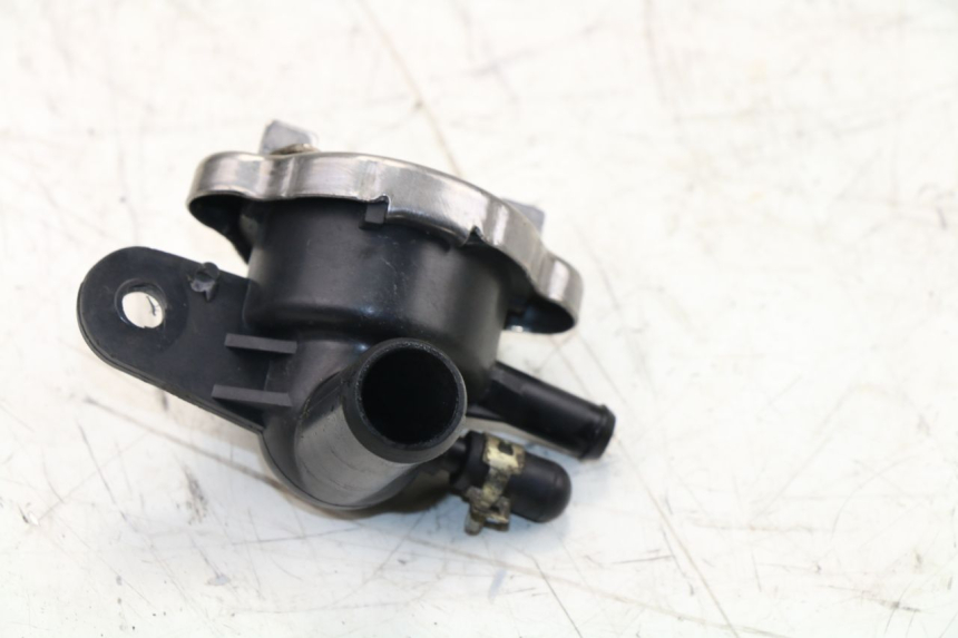 photo de TAPPO DEL RADIATORE SYM GTS EFI 125 (2012 - 2016) - Altra angolazione