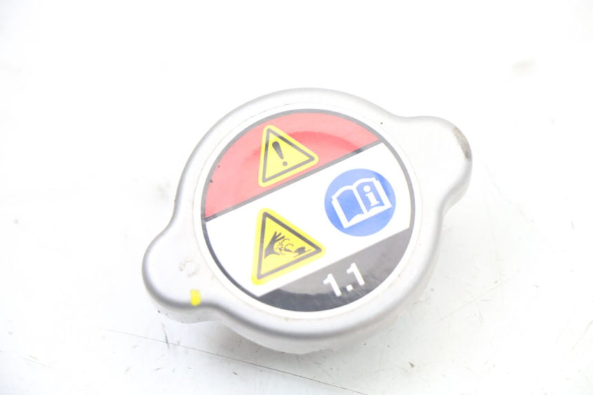 photo de TAPPO DEL RADIATORE HONDA PCX (JF57/JF64) 125 (2014 - 2018) - Vista principale