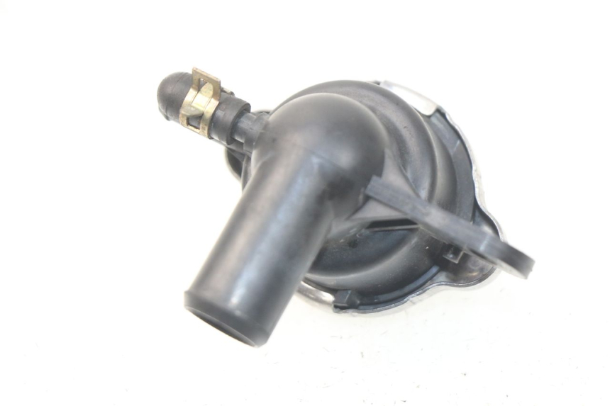photo de TAPPO DEL RADIATORE SYM JOYMAX 250 (2013 - 2017) - Dettaglio del componente