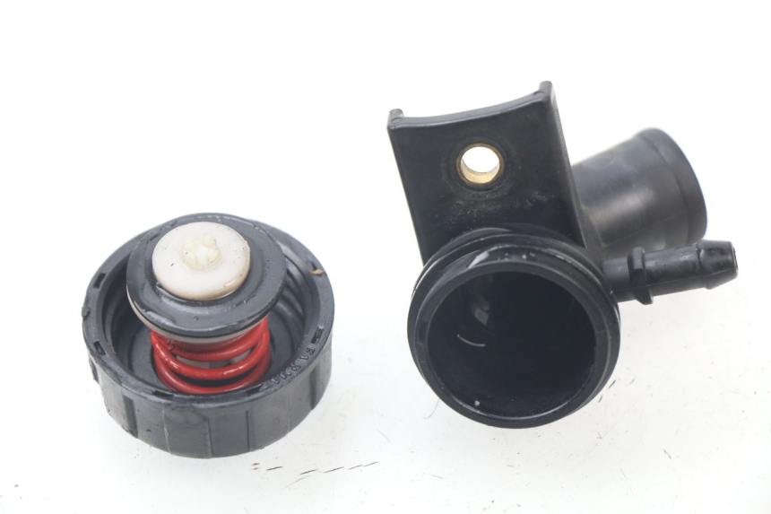 photo de TAPPO DEL RADIATORE CAGIVA NAVIGATOR 1000 (2000 - 2005) - Vista principale