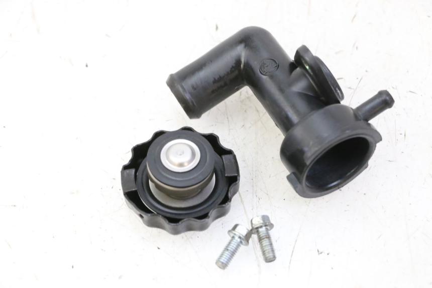 photo de RADIATORE HONDA NTV DEAUVILLE 650 (2001 - 2006) - Zoom sullo stato d'uso