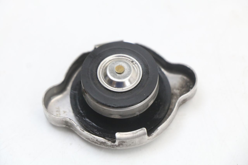 photo de TAPPO DEL RADIATORE HONDA PCX (JF47) 125 (2012 - 2013) - Zoom sullo stato d'uso