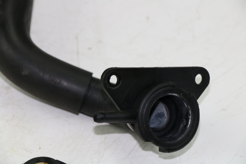 photo de TAPPO DEL RADIATORE SUZUKI UH BURGMAN 125 (2002 - 2006) - Primo piano tecnico