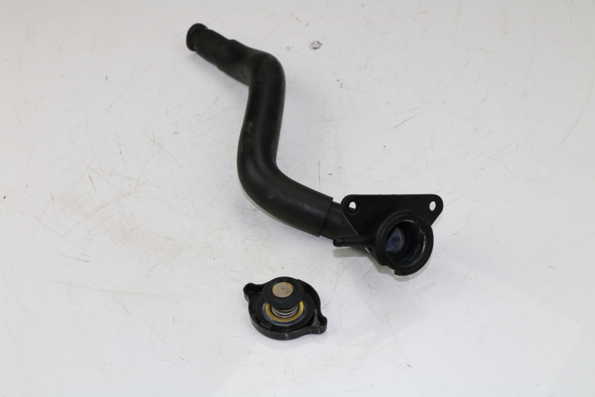 photo de TAPPO DEL RADIATORE SUZUKI UH BURGMAN 125 (2002 - 2006) - Stato della superficie e materiale