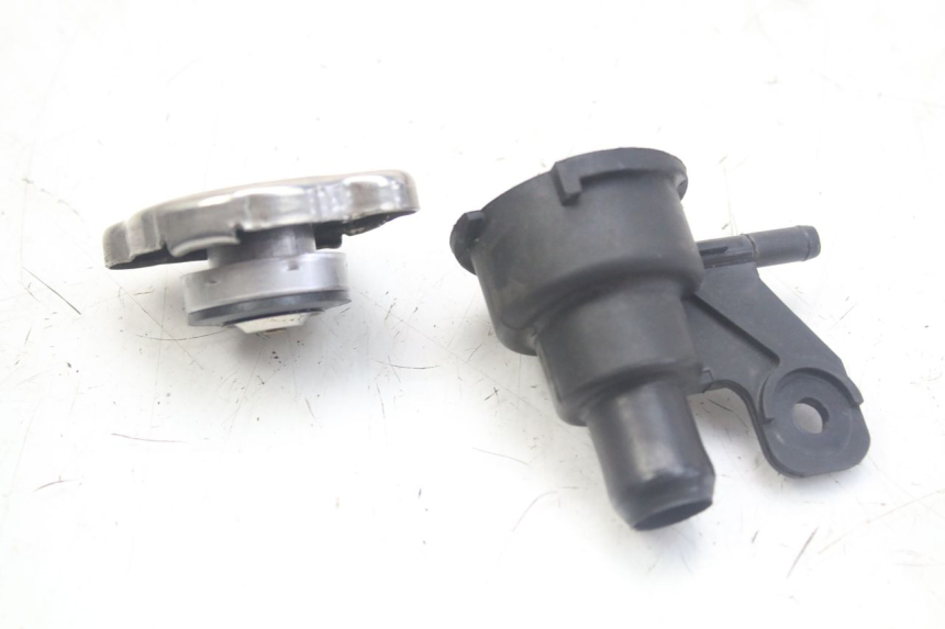 photo de TAPPO DEL RADIATORE KYMCO X-CITING XCITING 400 (2014 - 2018) - Dettaglio del componente