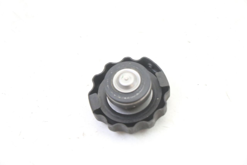 photo de TAPPO DEL RADIATORE HONDA XLV VARADERO 125 (2000 - 2006) - Zoom sullo stato d'uso