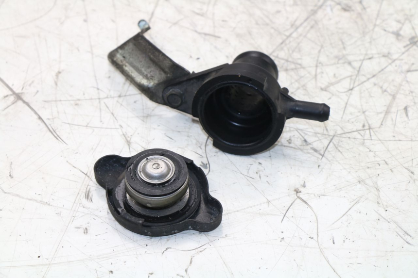 photo de TAPPO DEL RADIATORE YAMAHA YP MAJESTY ABS 400 (2007 - 2009) - Dettaglio del componente