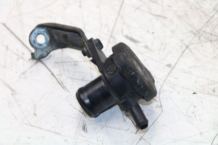 photo de TAPPO DEL RADIATORE YAMAHA YP MAJESTY ABS 400 (2007 - 2009) - Primo piano tecnico