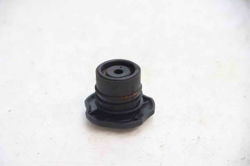 photo de TAPPO SERBATOIO PEUGEOT 103 SPX CLIP 50 (1989 - 1992) - Zoom sullo stato d'uso