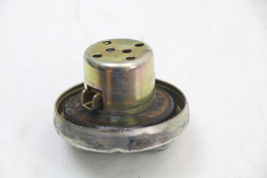 photo de TAPPO SERBATOIO KYMCO AGILITY CARRY 50 (2011 - 2020) - Zoom sullo stato d'uso